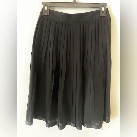 Burberry London Pleated Black Skirt - Size 36 - Picture 2 of 4